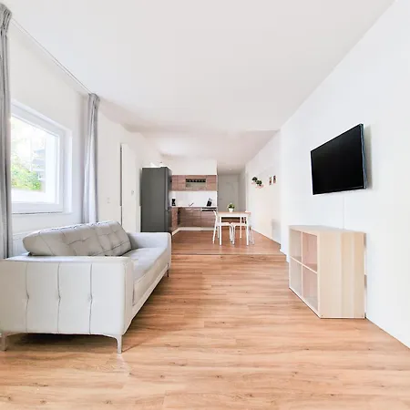Raj Living - 2 - Terrace - 25 Min To Messe Dus