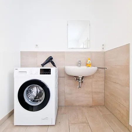 Apartment Tolstov - 2 - Terrace - 25 Min To Messe Dus *