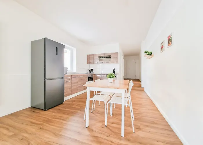 Tolstov - 2 - Terrace - 25 Min To Messe Dus Appartamento *